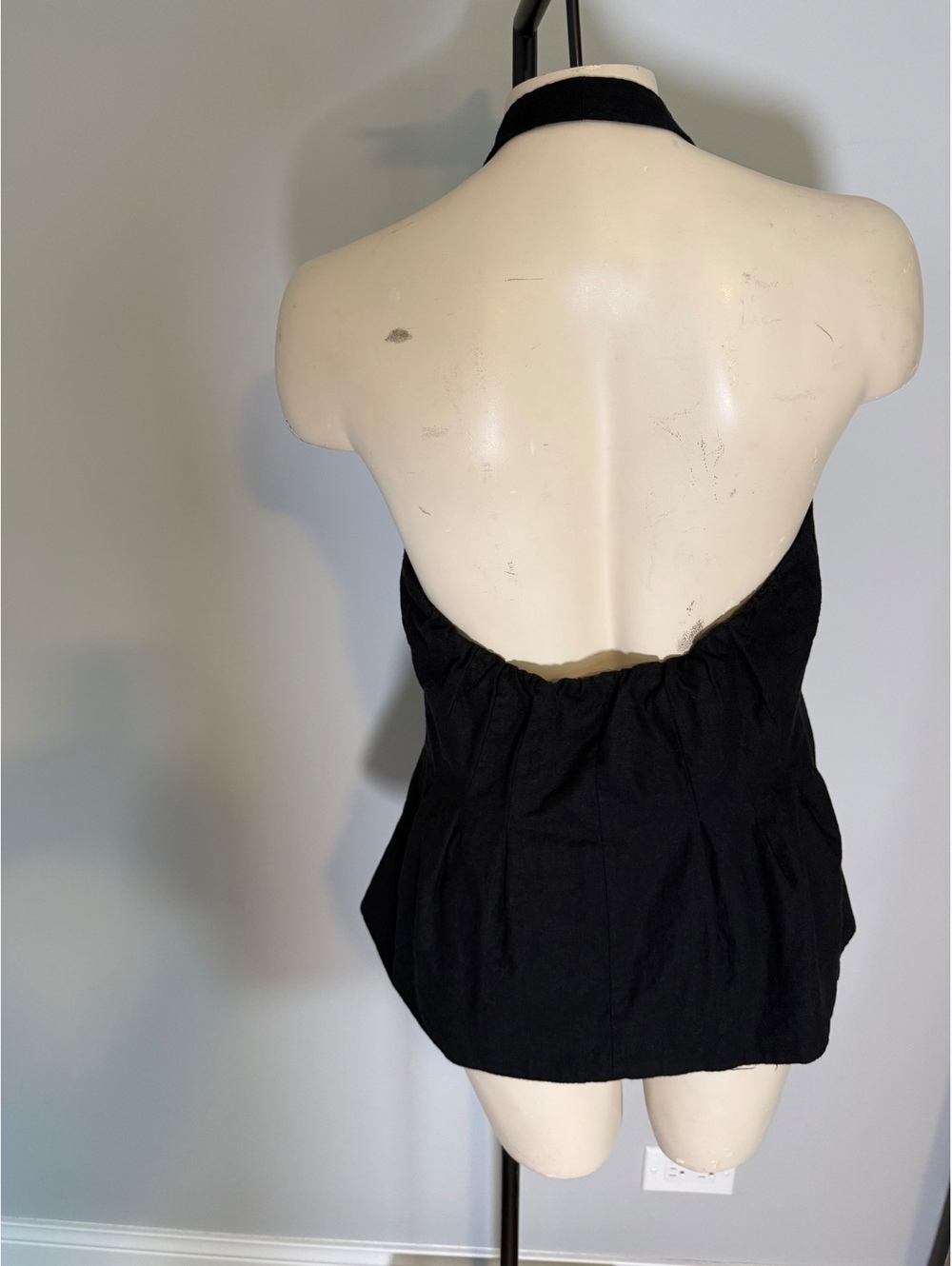 WAYF‎ Black Linen Blend Halter Top with Button Front - Picture 9 of 10